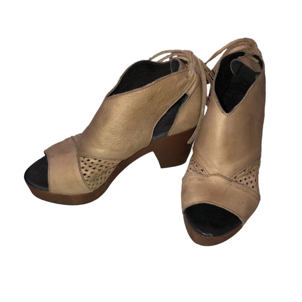 Free People The Revolver Heeled Clog, Peep Toe, Tie Back, Cut Out, sz 36 (US 6)